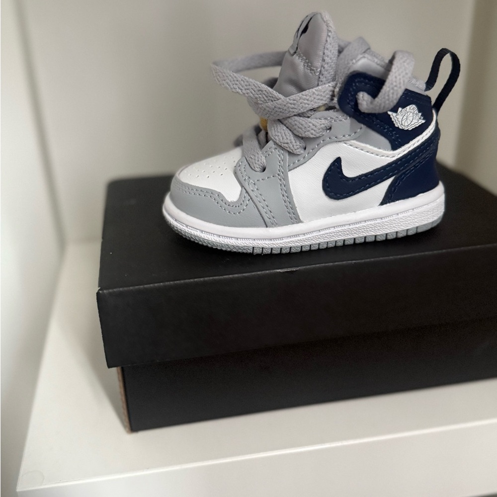 Baby Jordan 1 Mid SE